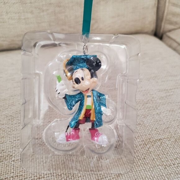 ✨DISNEY✨ NEW! - Mickey Selfie Graduation Ornament - Picture 5 of 12